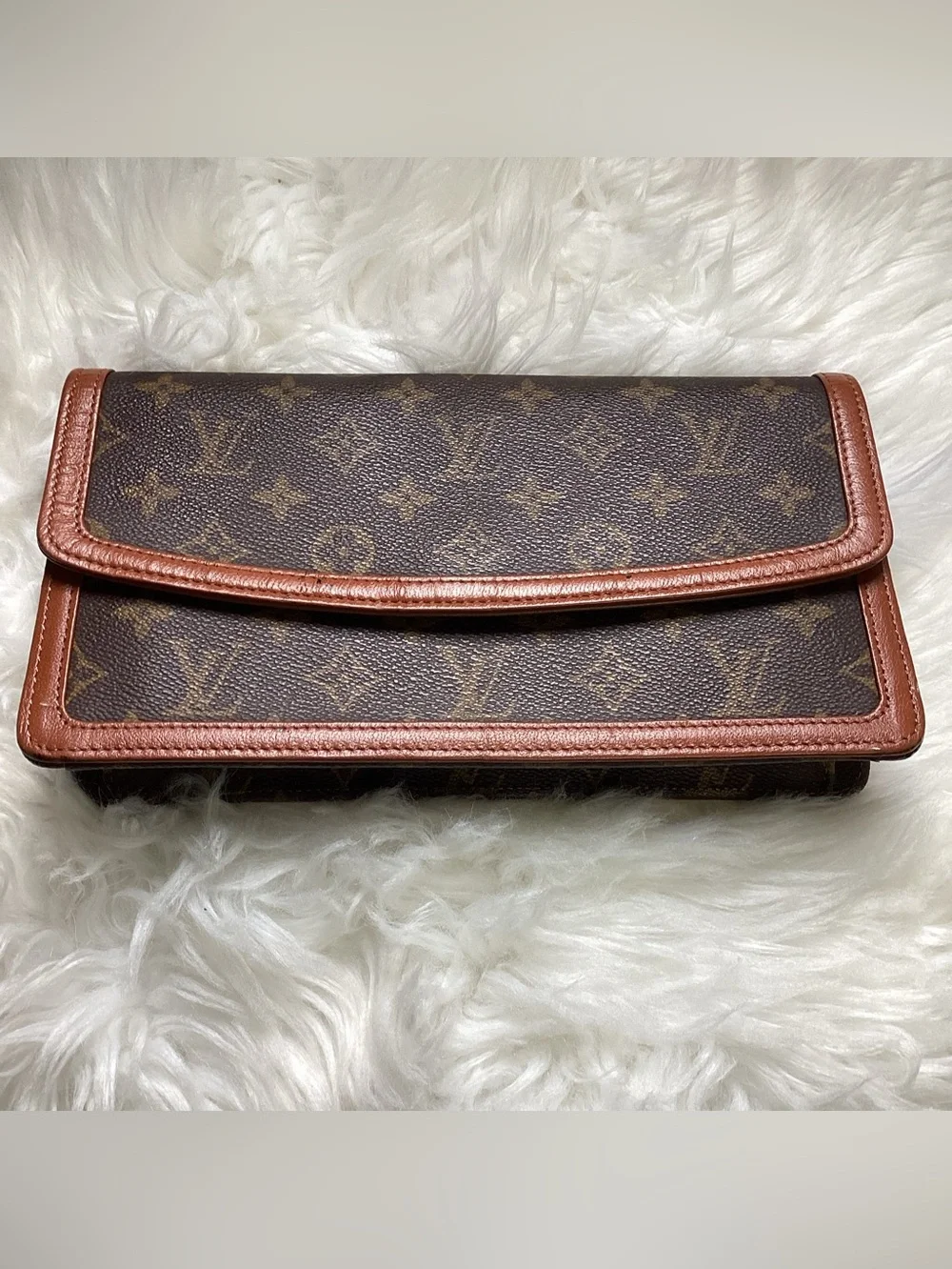 LOUIS VUITTON Vintage Monogram Canvas Pochette Dame 26 Clutch Bag